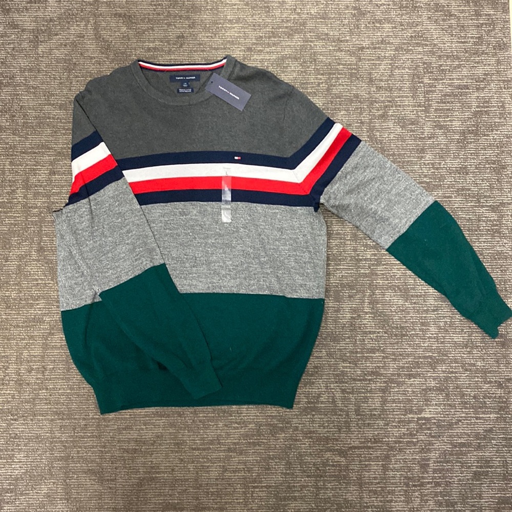 NWT Tommy Hilfiger thin sweater